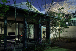 平屋・二世帯住宅 枝垂れ桜のあるハナレ アーキッシュギャラリー